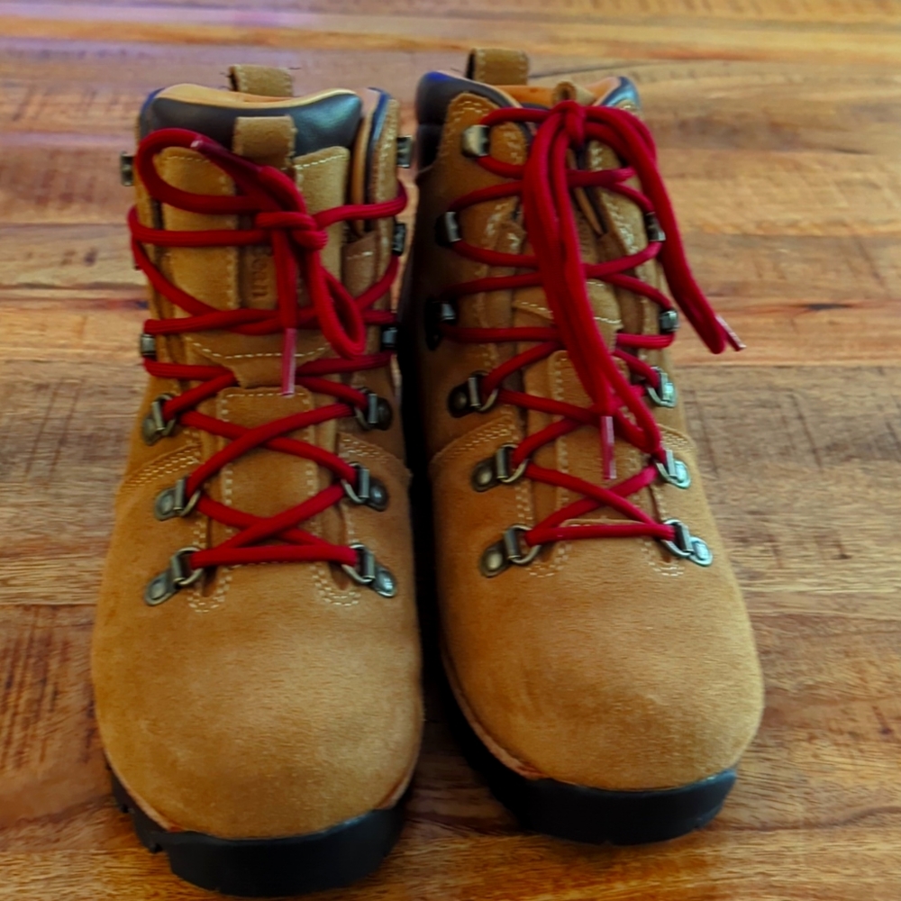 Women's size 8 M  LLBean TEK 2.5 Waterproof hiking boots
